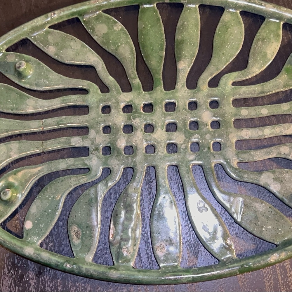 Green Oval Leaf Trivet - Picture 5 of 6